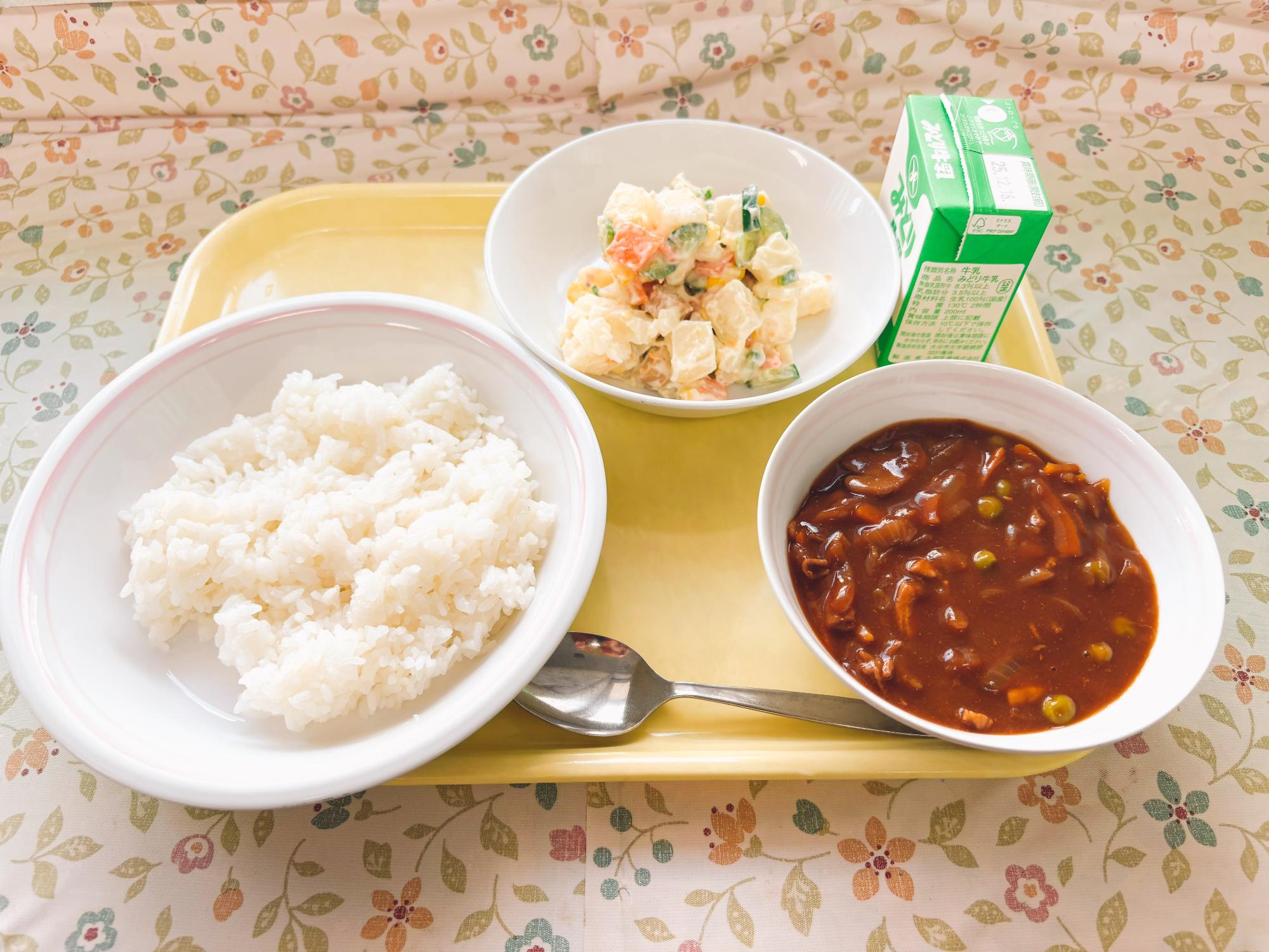 2025年12月8日の給食写真