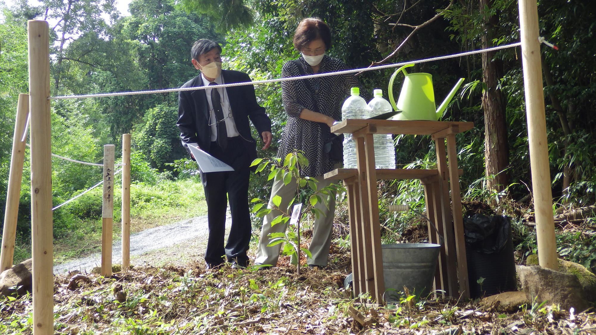 記念植樹の様子