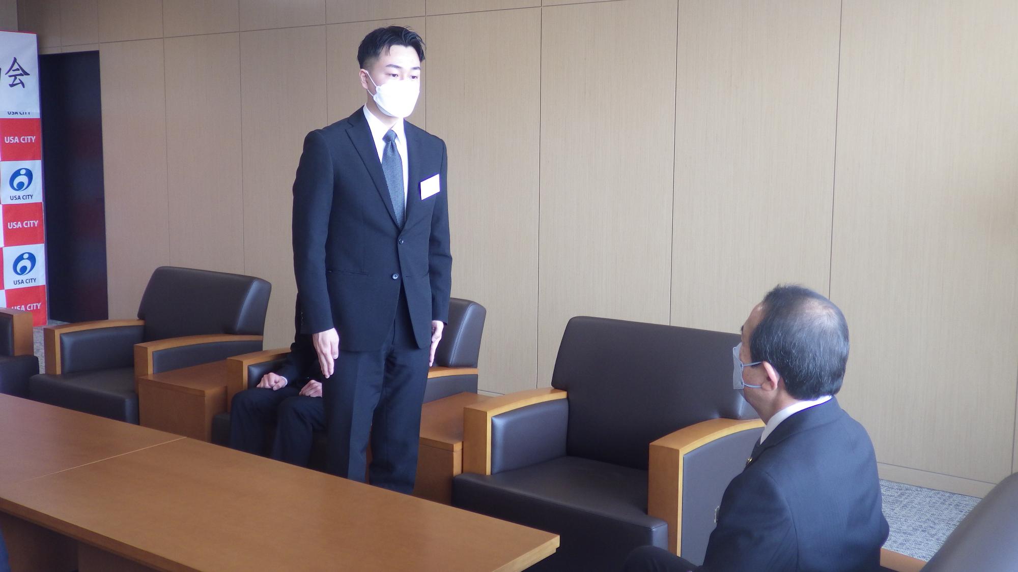 加徳さんの決意表明の様子