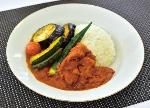 野菜たっぷりトマトチキンカレー