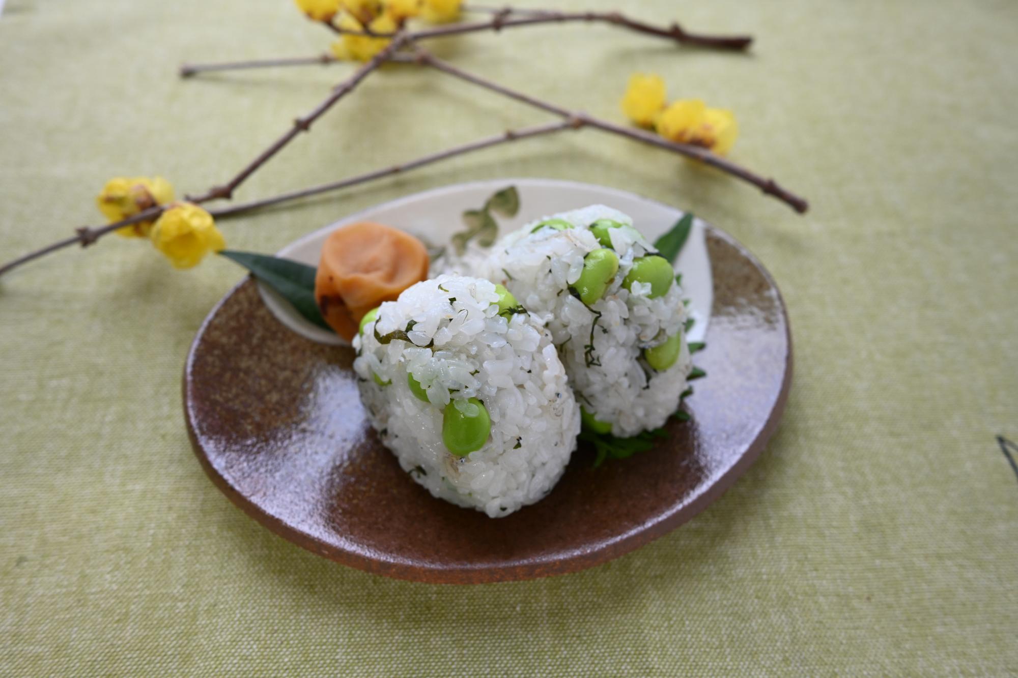 梅おこわのおにぎり