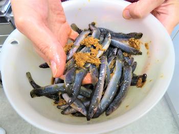 ドジョウ唐揚げ3