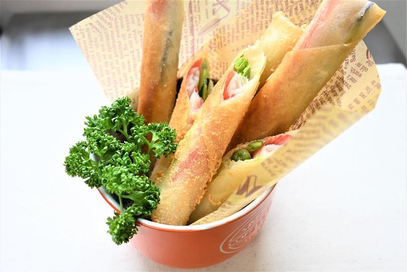 野菜とかにかまのスティック春巻き