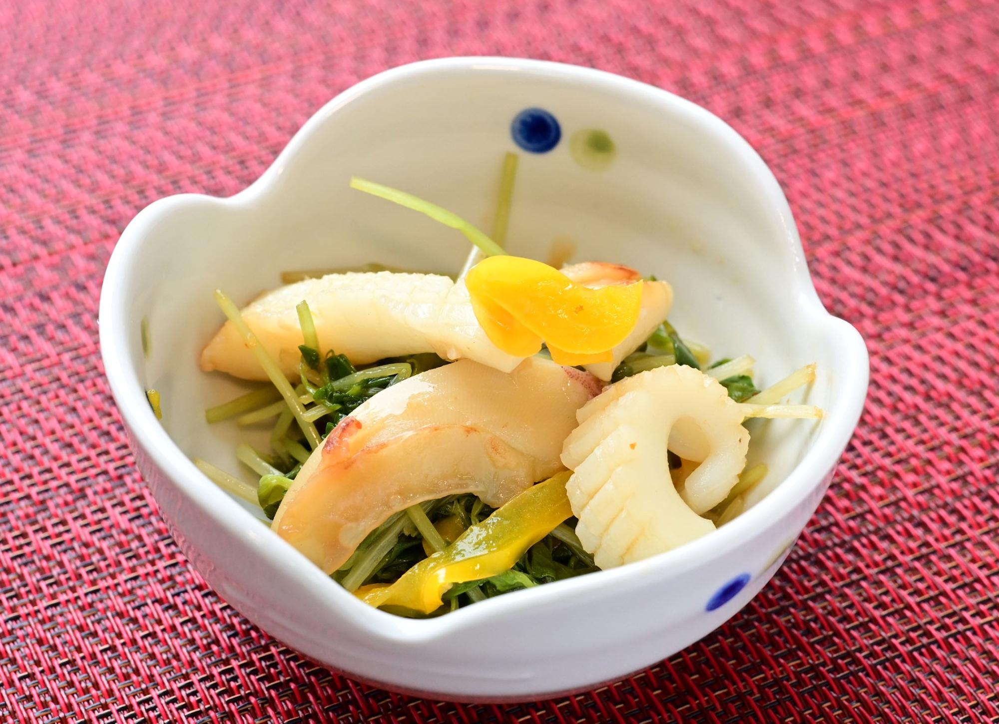 コウイカと豆苗のかぼすポン酢