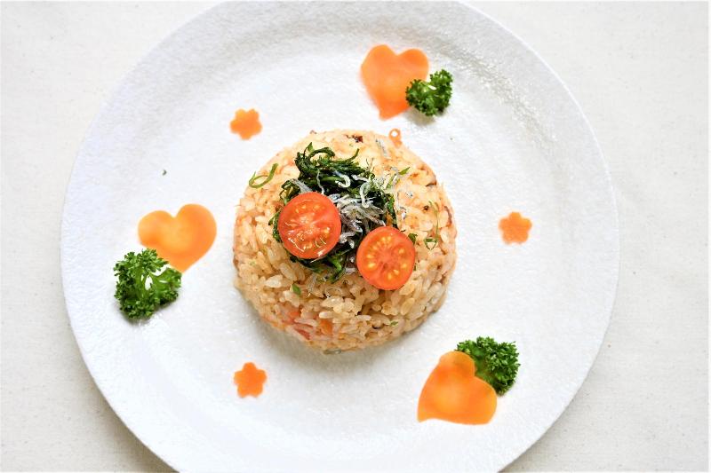 トマトの丸ごと炊き込みご飯