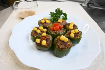 輪切りピーマン肉詰め