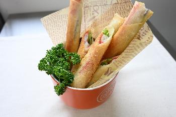 野菜とかにかまのスティック春巻き