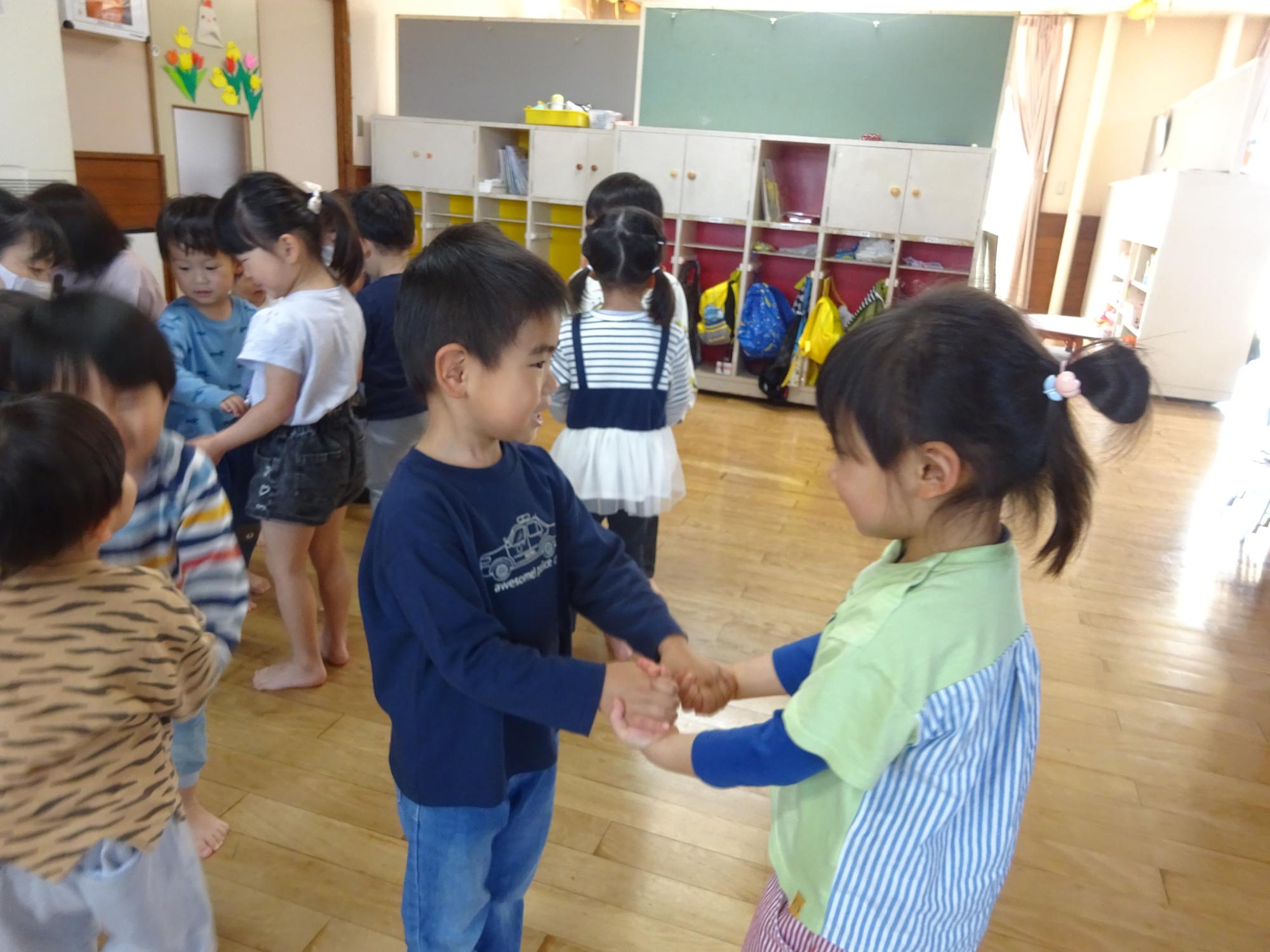 友だちとダンス