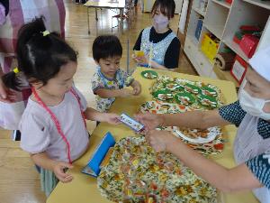 屋台風の給食、食券と交換