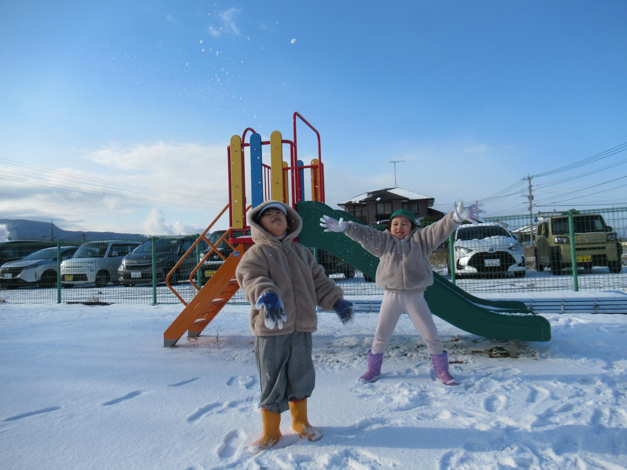 雪遊び