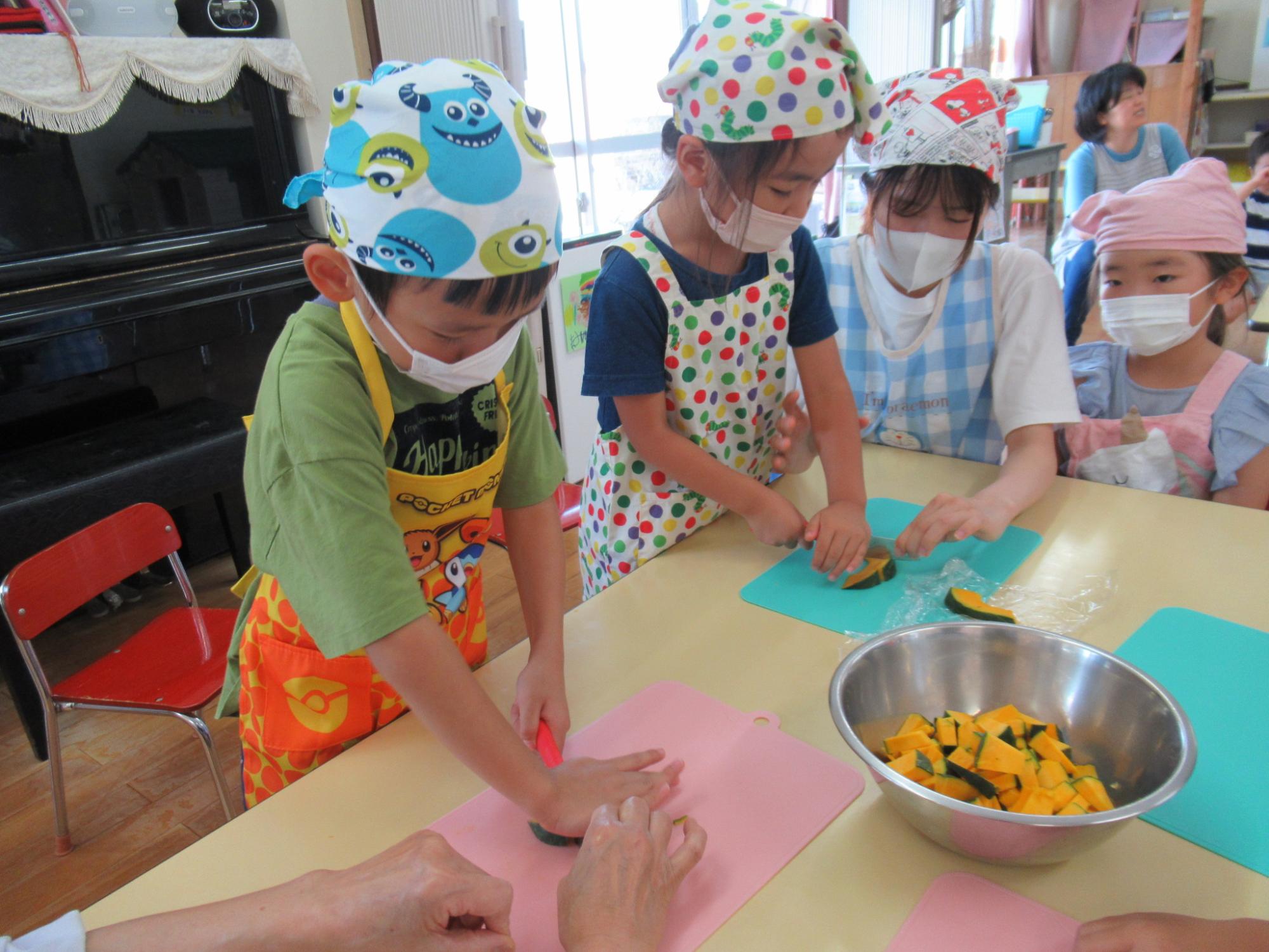 5歳児 包丁で切る