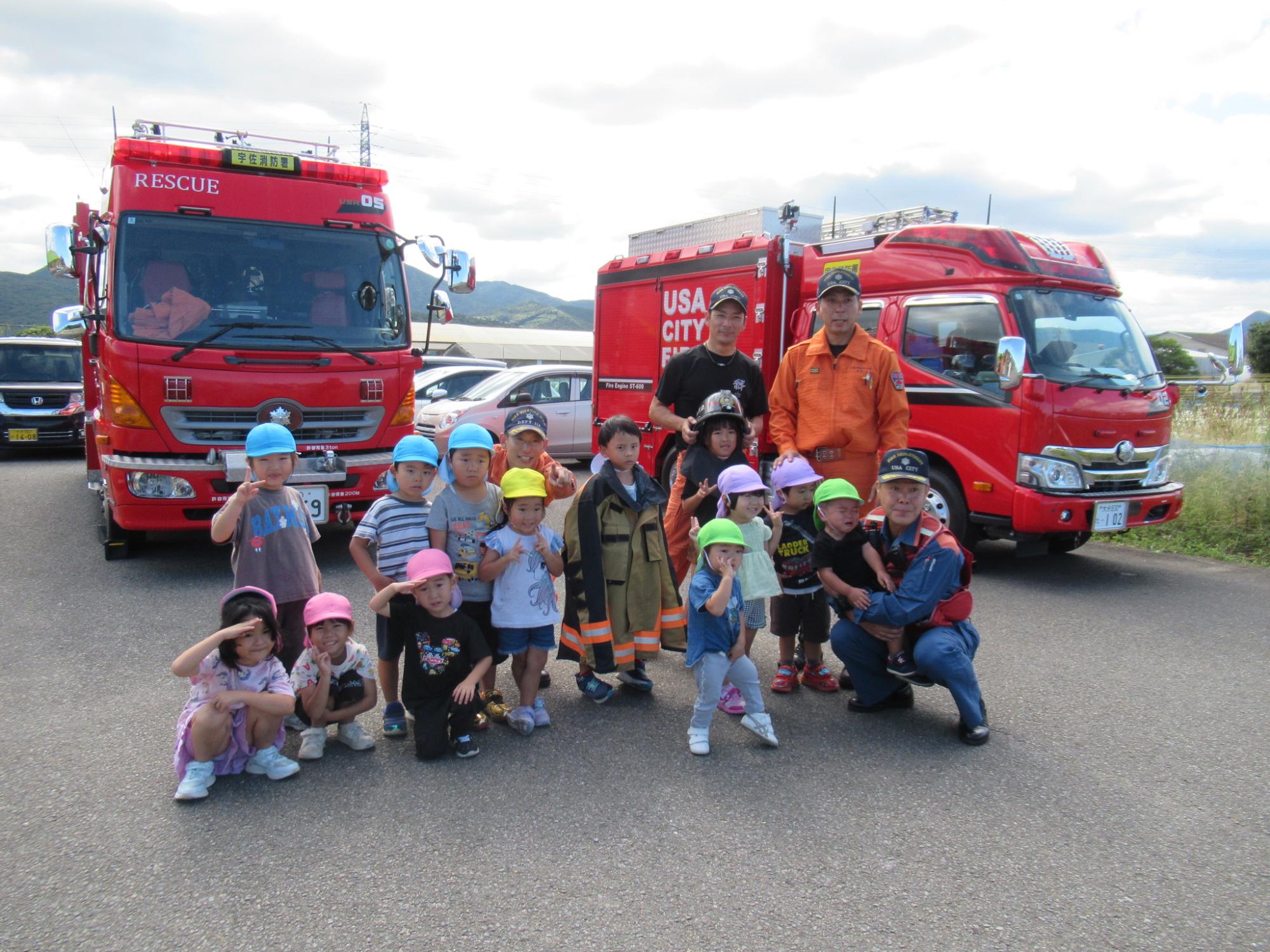 消防士さんと記念写真