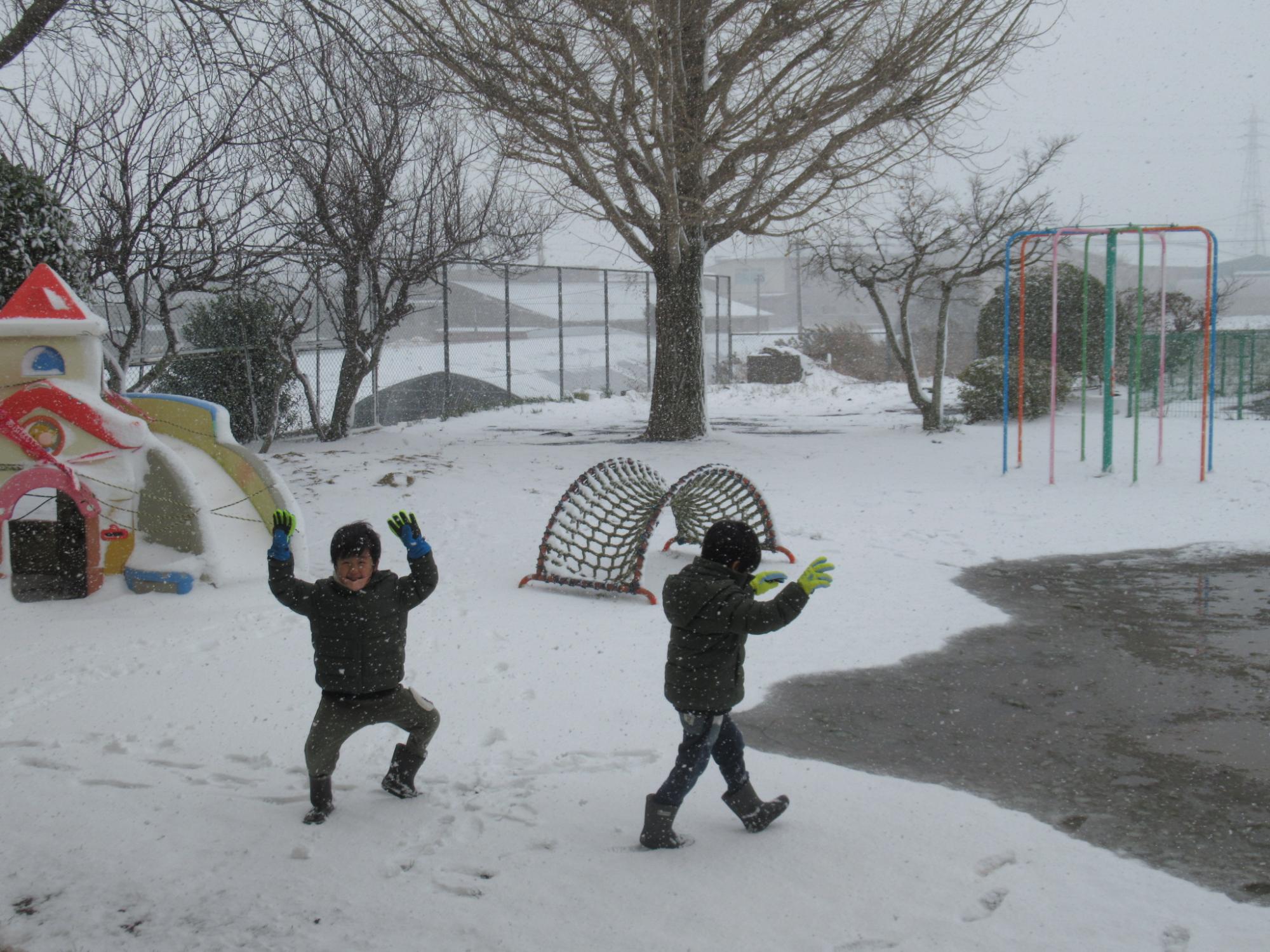 雪遊び