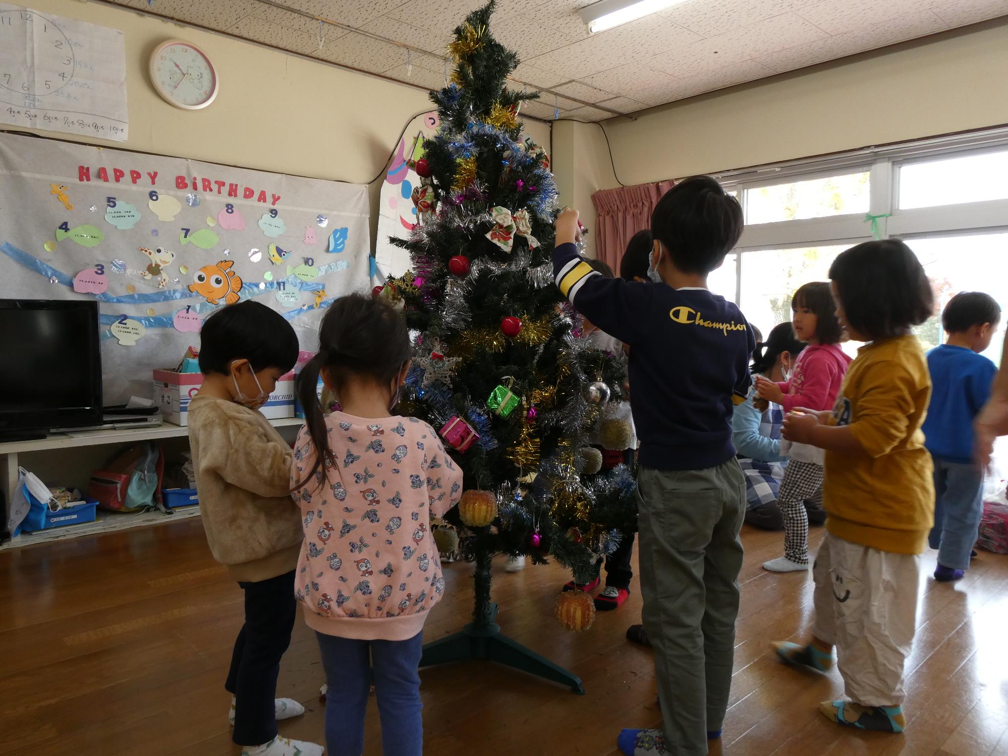 ツリーの飾り付け