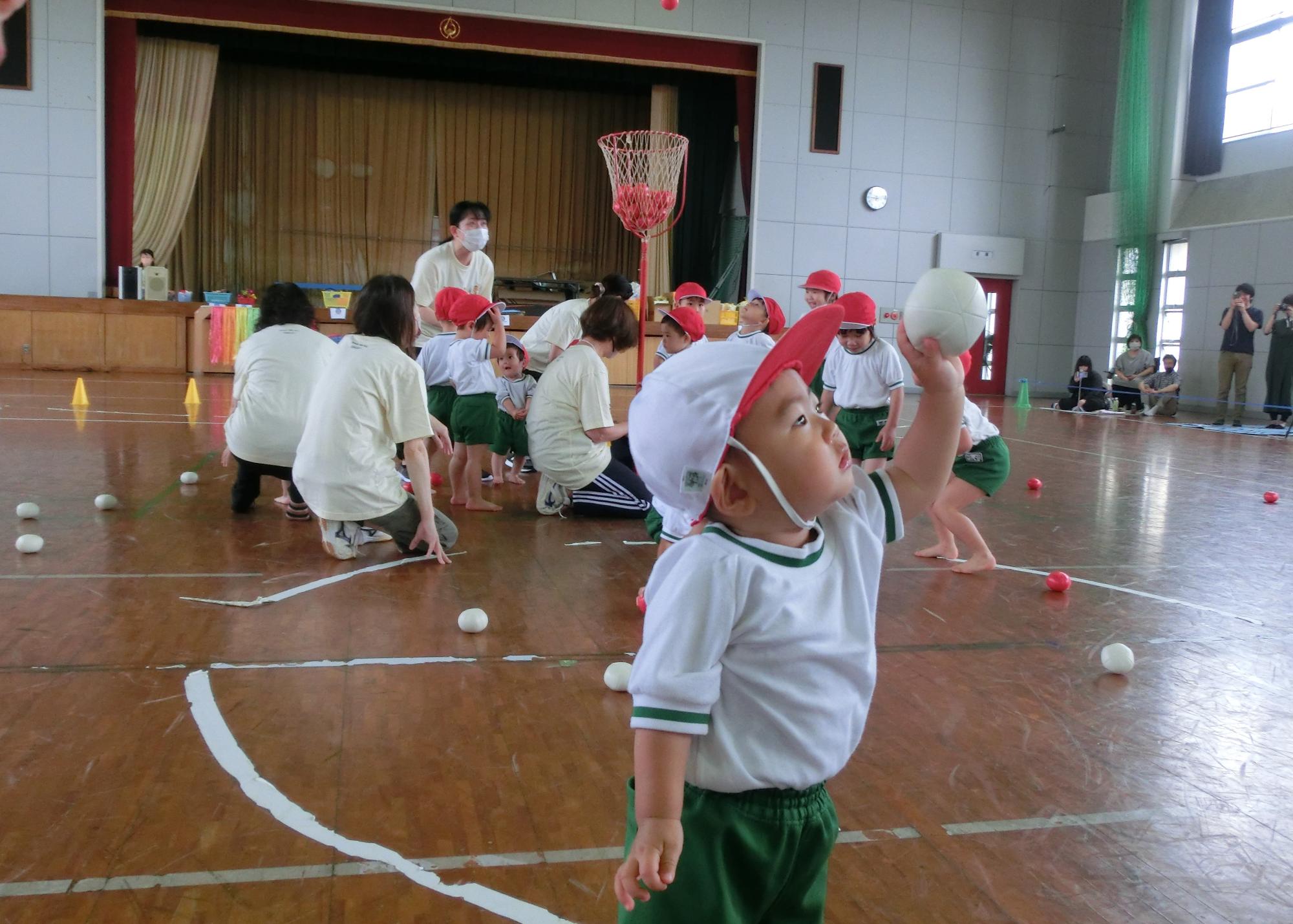玉入れ・赤白・子ども