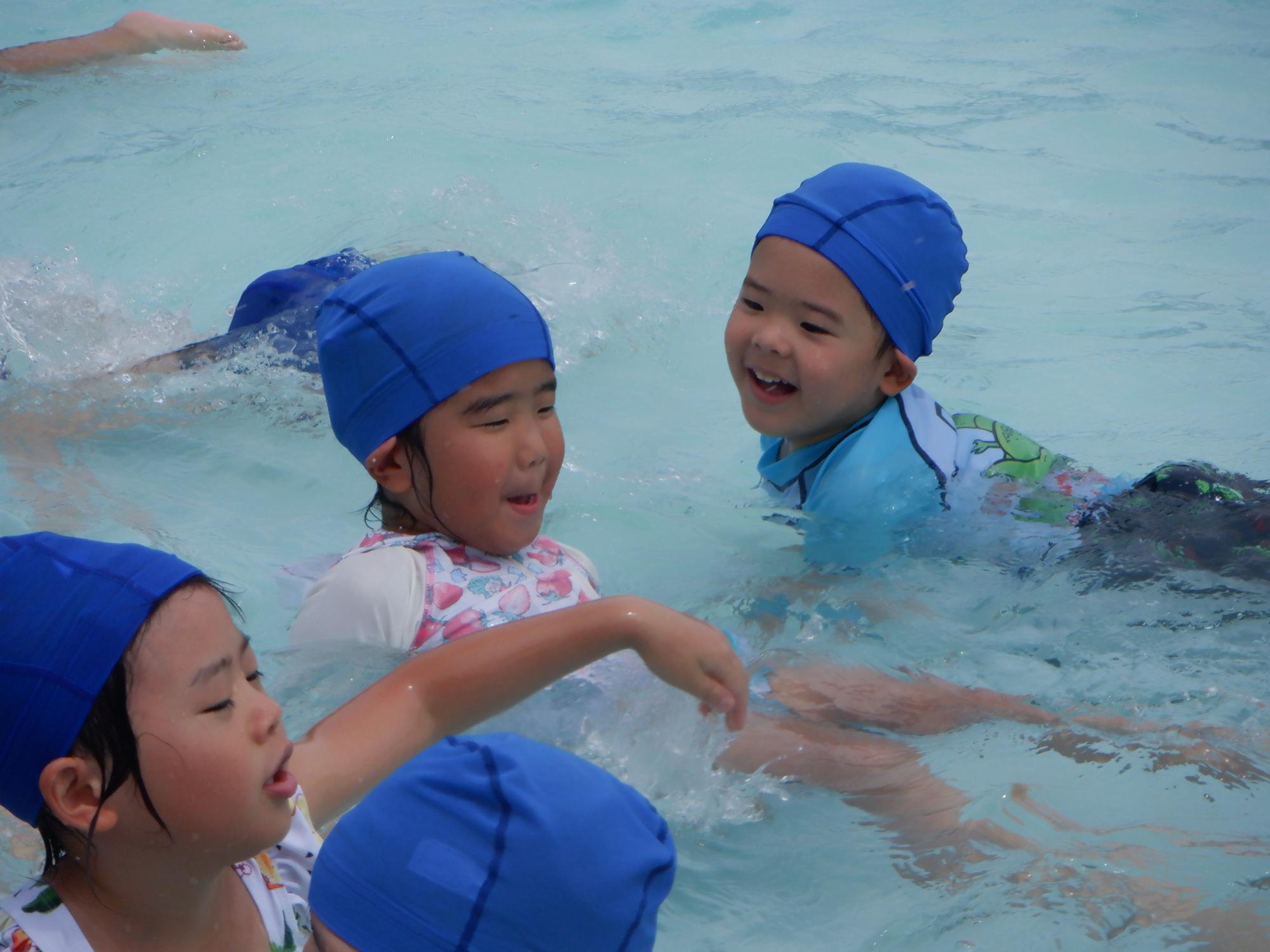 プール遊び・水着・子ども・