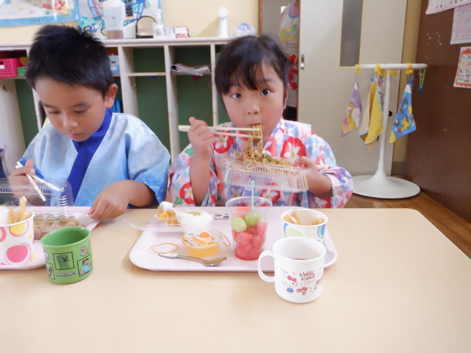 ご馳走いっぱい屋台めし