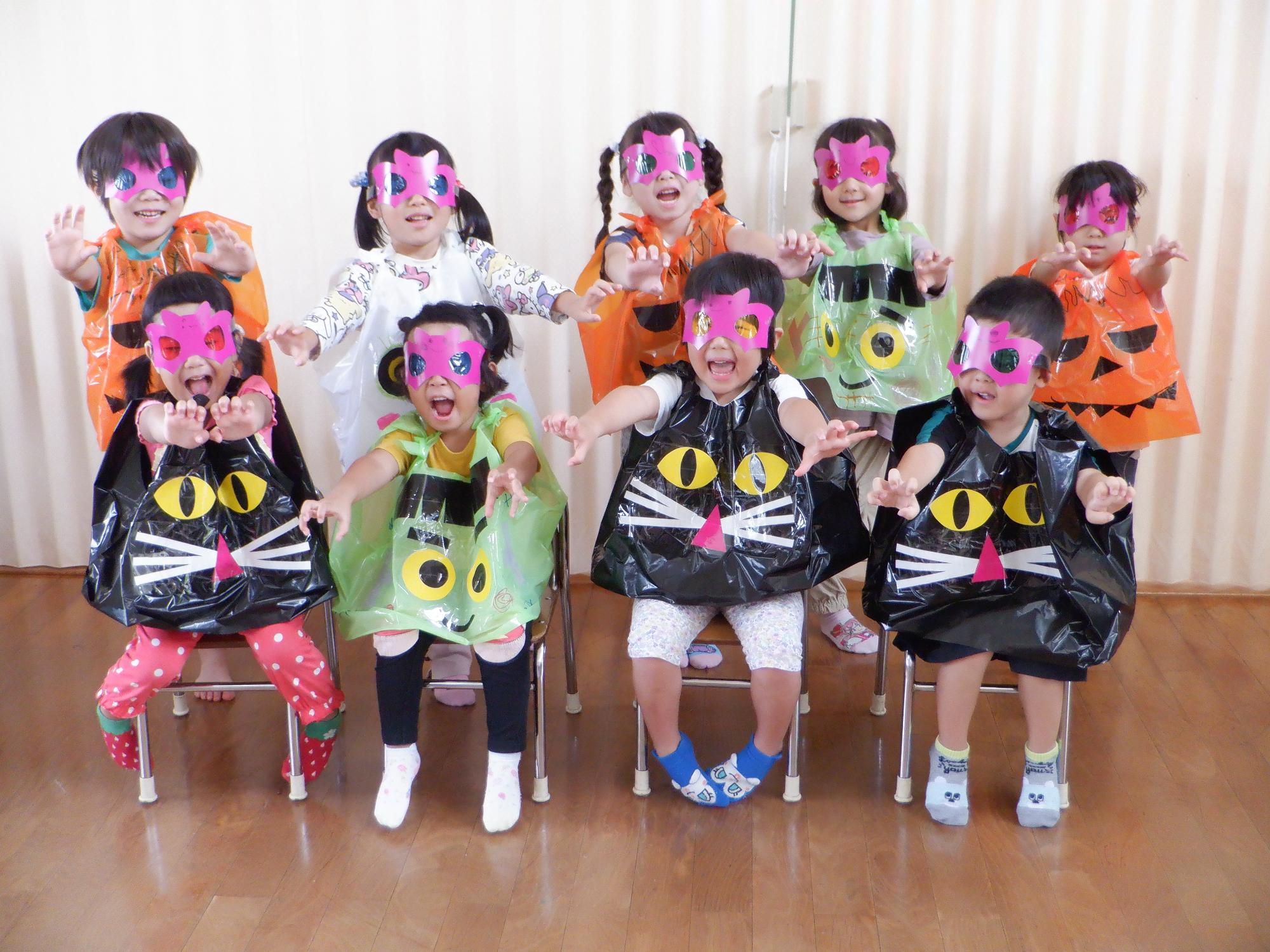 ハロウィン仮装子ども達年中年少