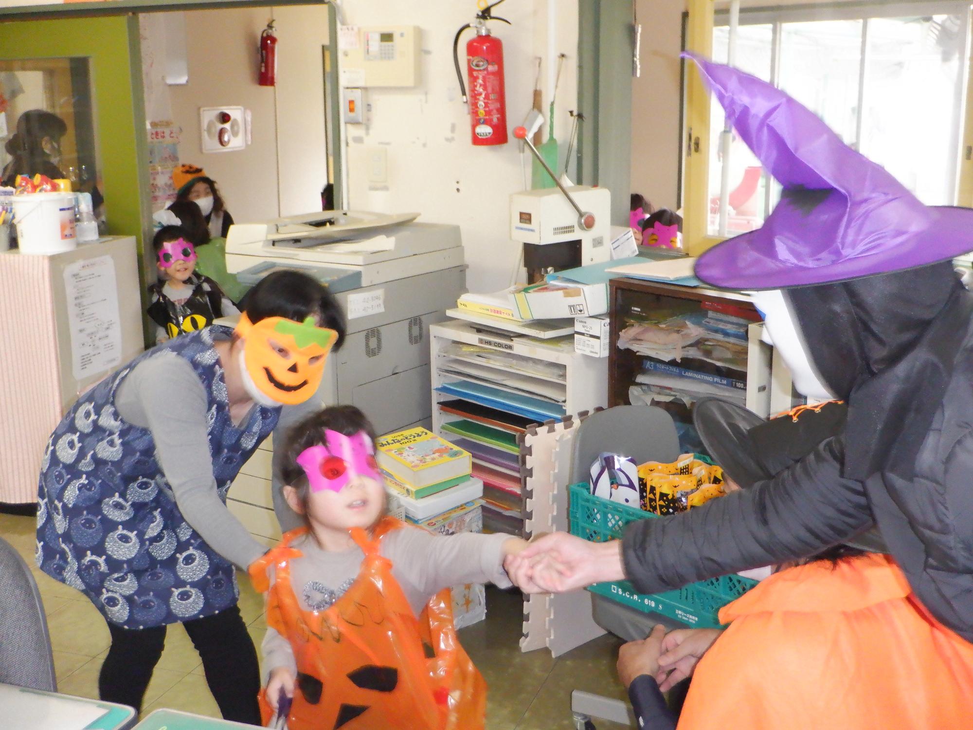 ハロウィン仮装子どもカボチャ