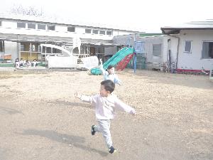 凧が揚がっているか確認しながら