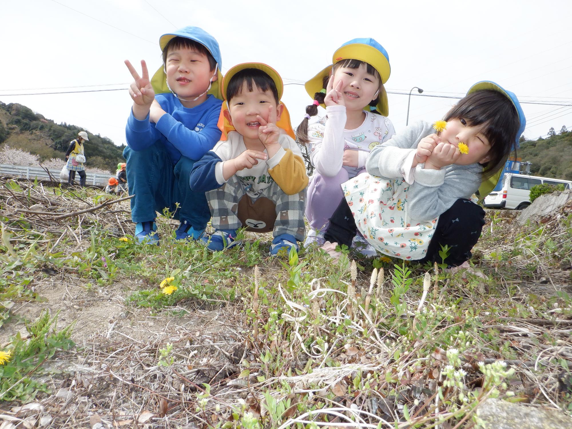 散歩・たんぽぽ・つくし・子ども達