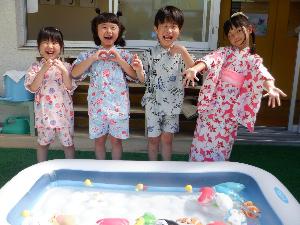 夏祭り楽しむぞ! 笑顔がはじけています