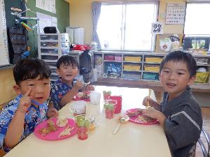 焼きそばに唐揚げなど屋台飯おいしいよ!