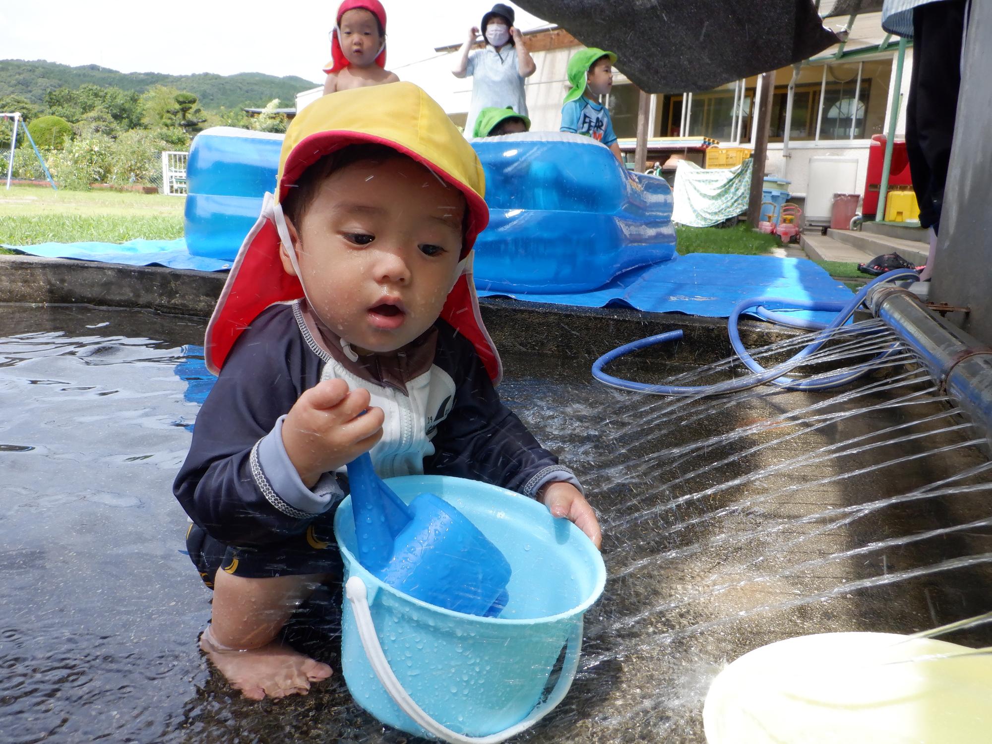 初めての水遊び0歳児