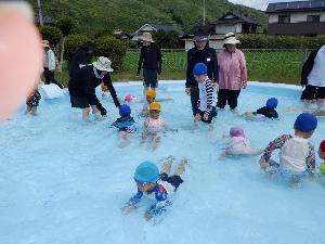広いプール
