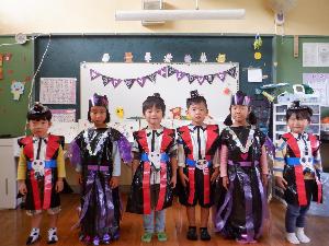 3,4歳児ドラキュラと魔女に変身