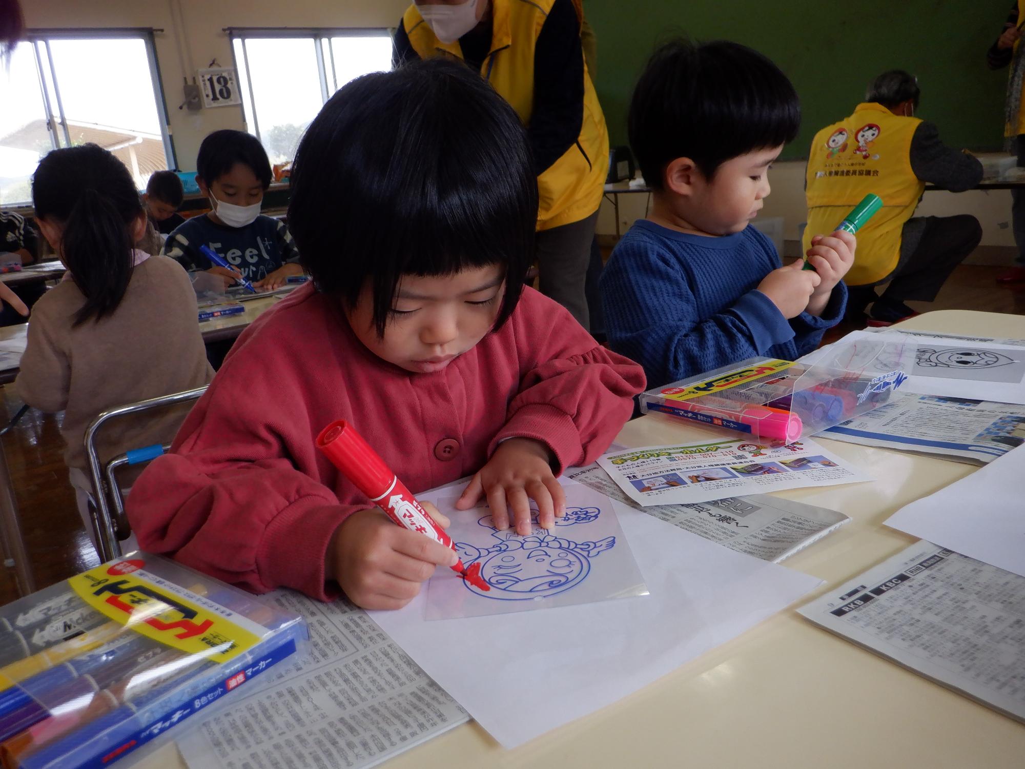 プラ版作成色塗り中