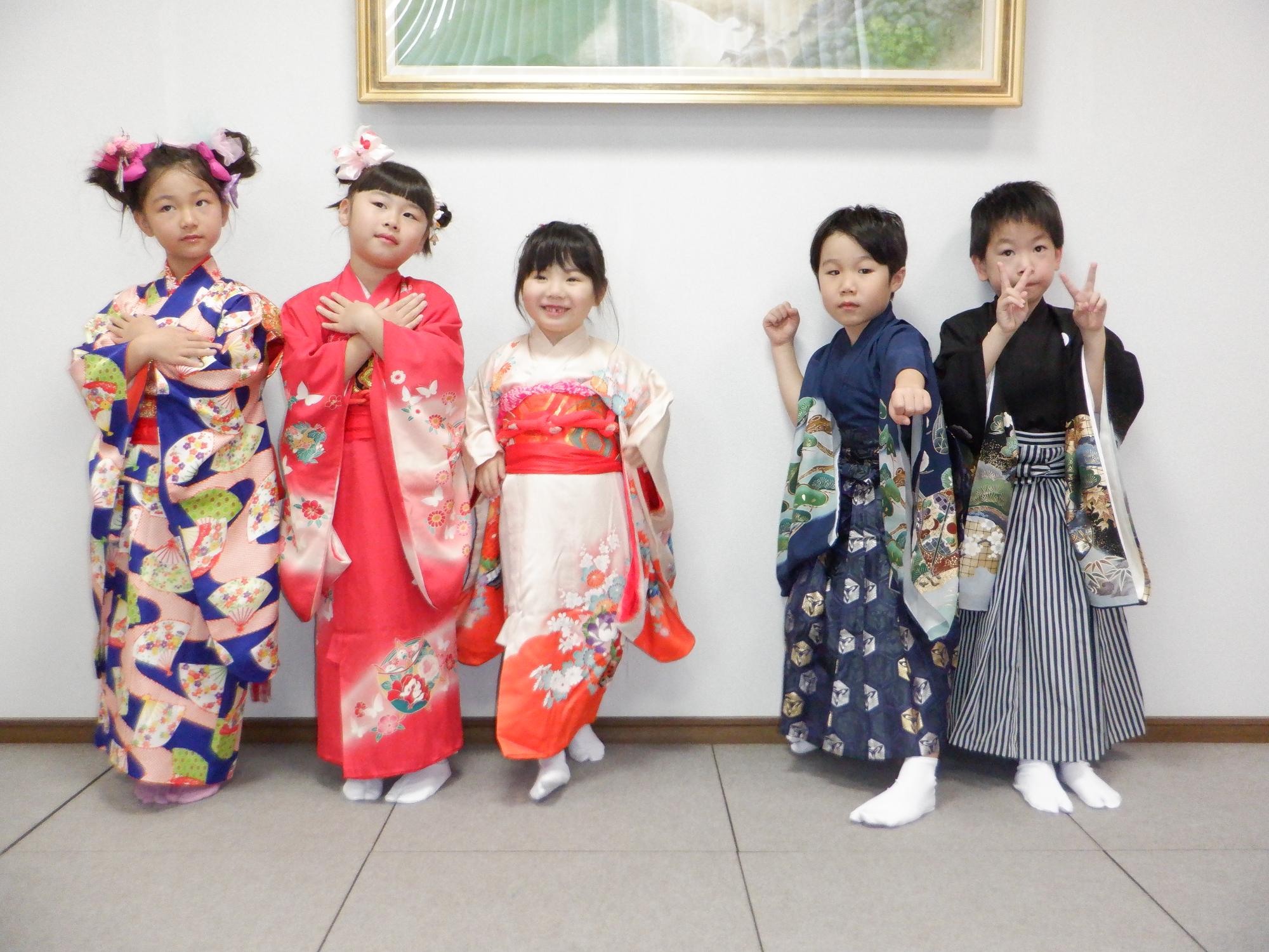 年長児5人、着物を着た子どもたち、