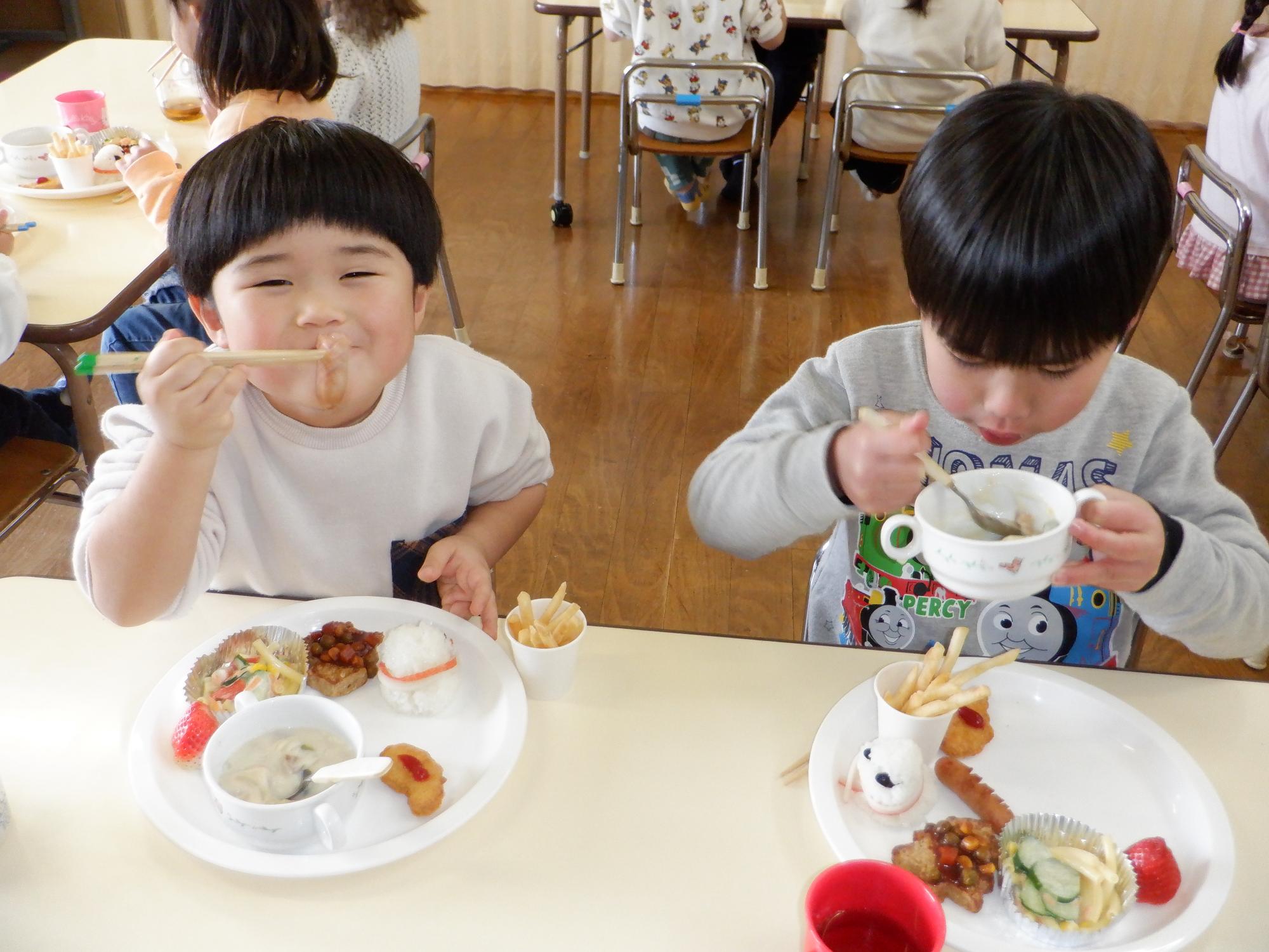 クリスマス会・給食・ワンプレート雪だるま