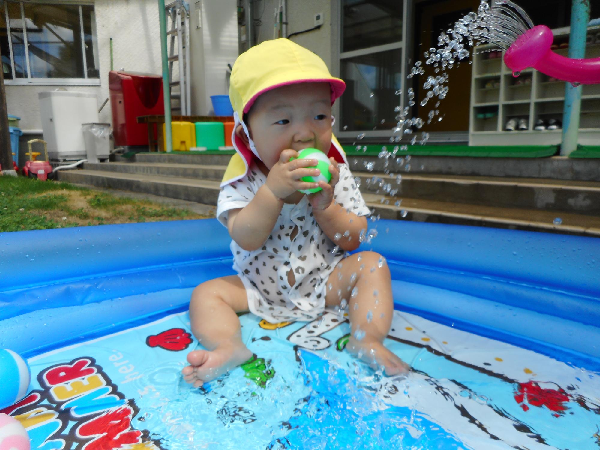 水遊び2、じょうろ2、ボール