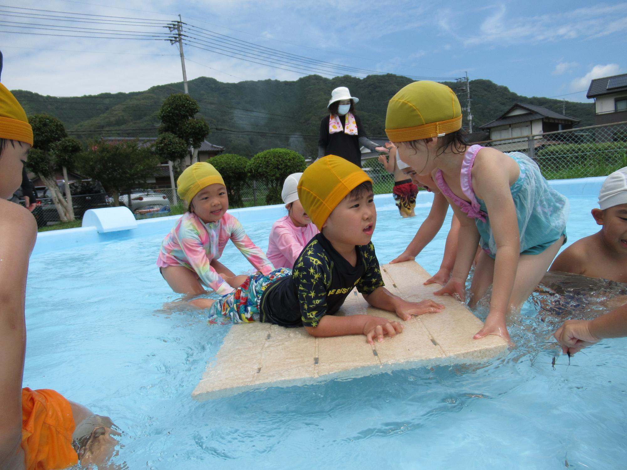 プール、水遊び、ボート