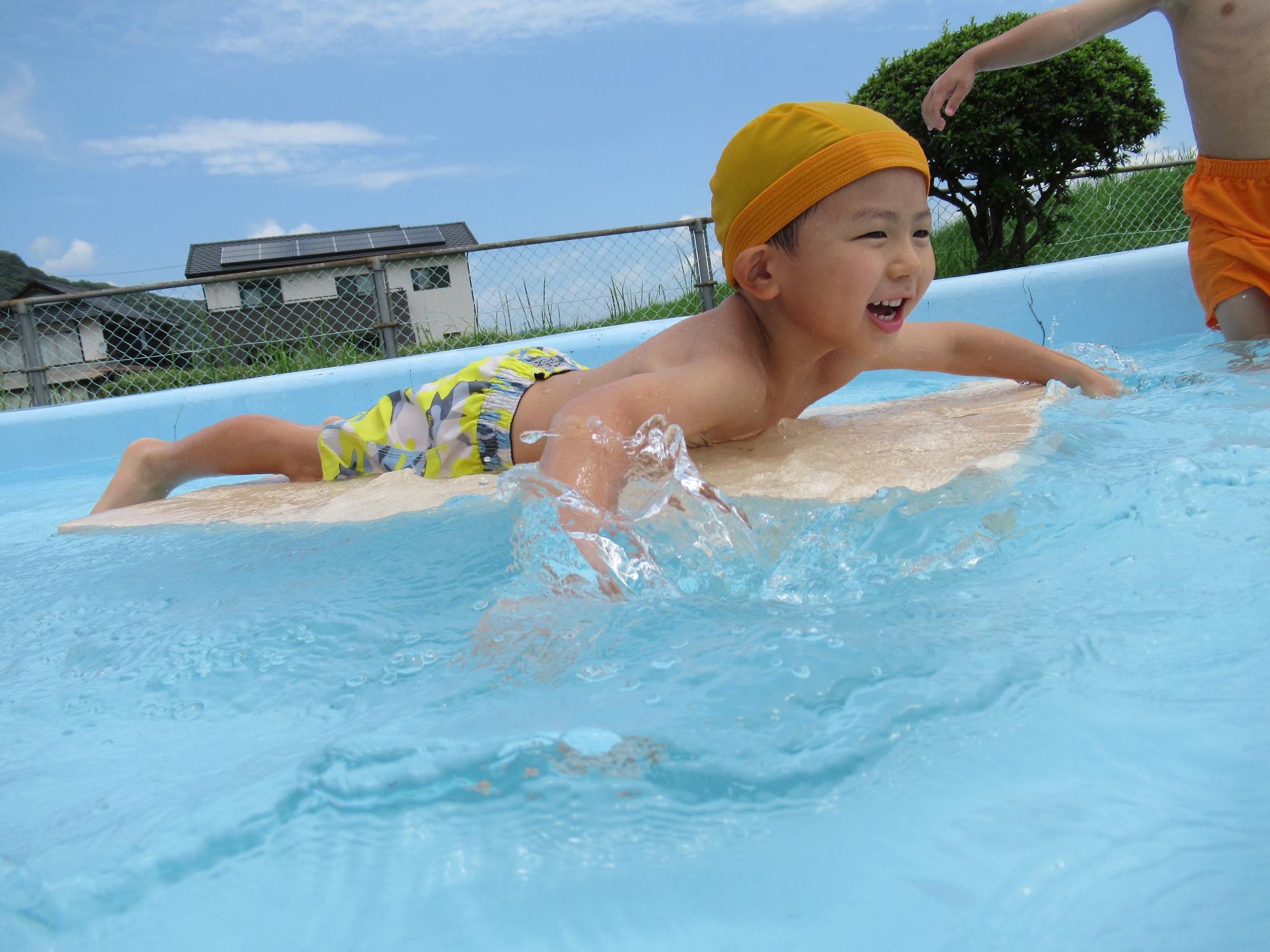 プール、水遊び、ボート
