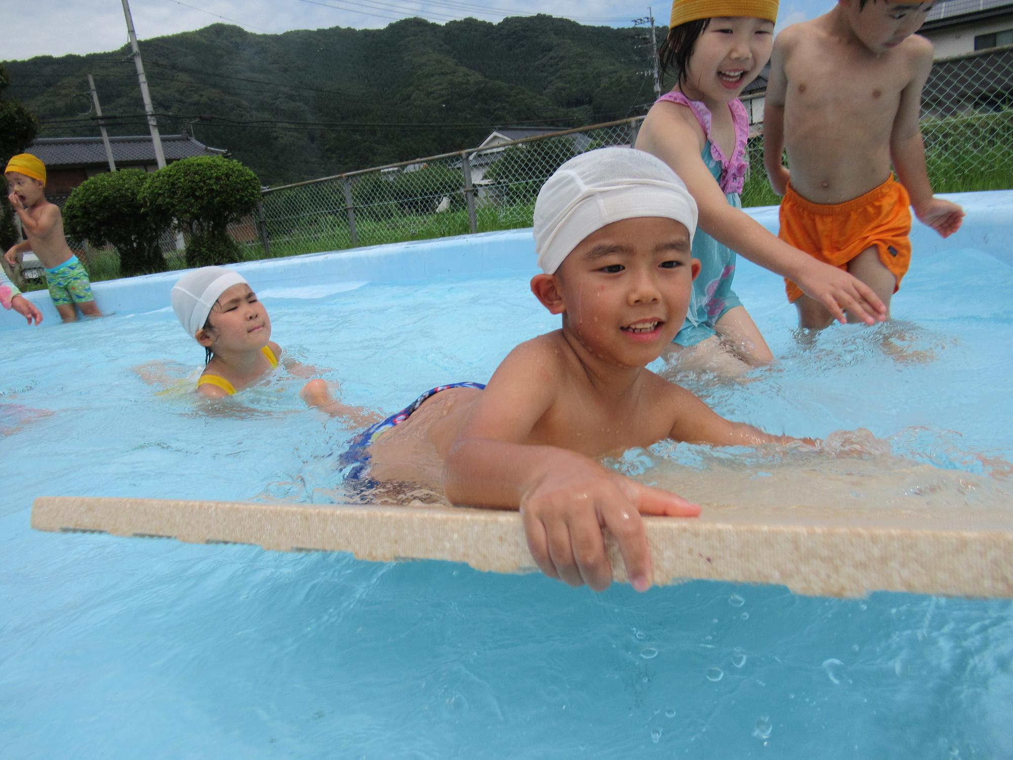 プール、水遊び、ボート