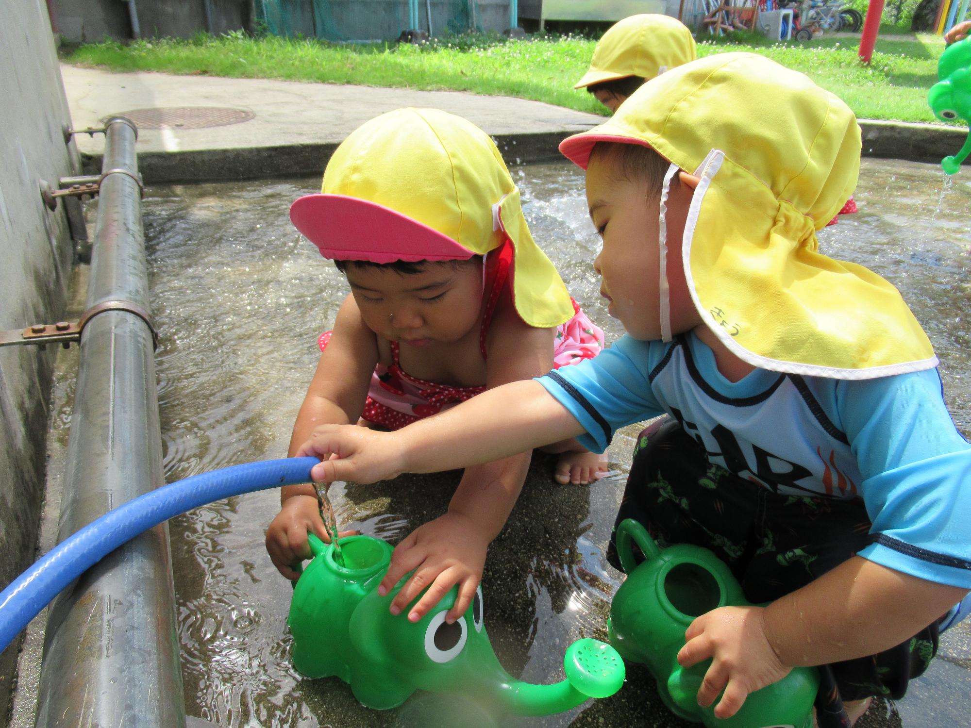 水遊び、じょうろ、