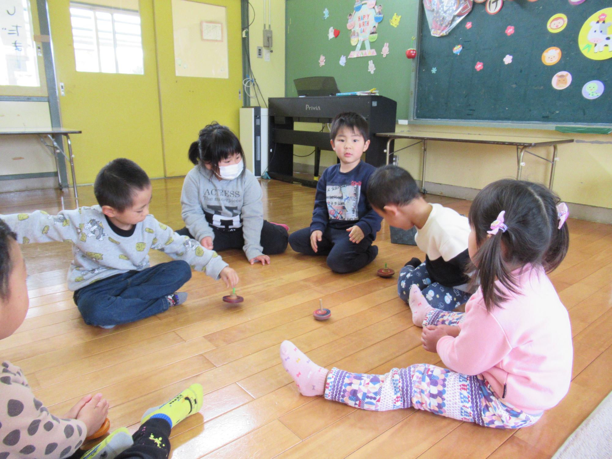 コマ回し・子ども