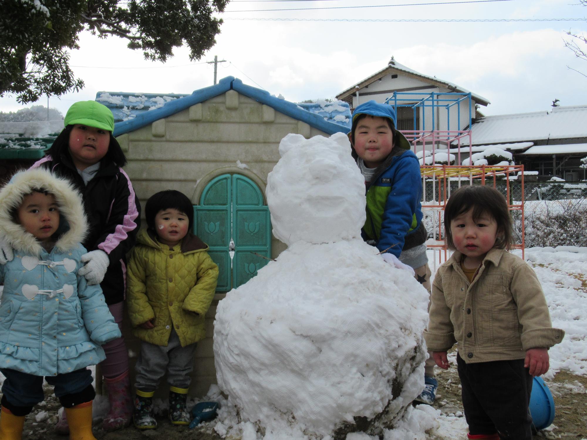 雪だるまと記念撮影