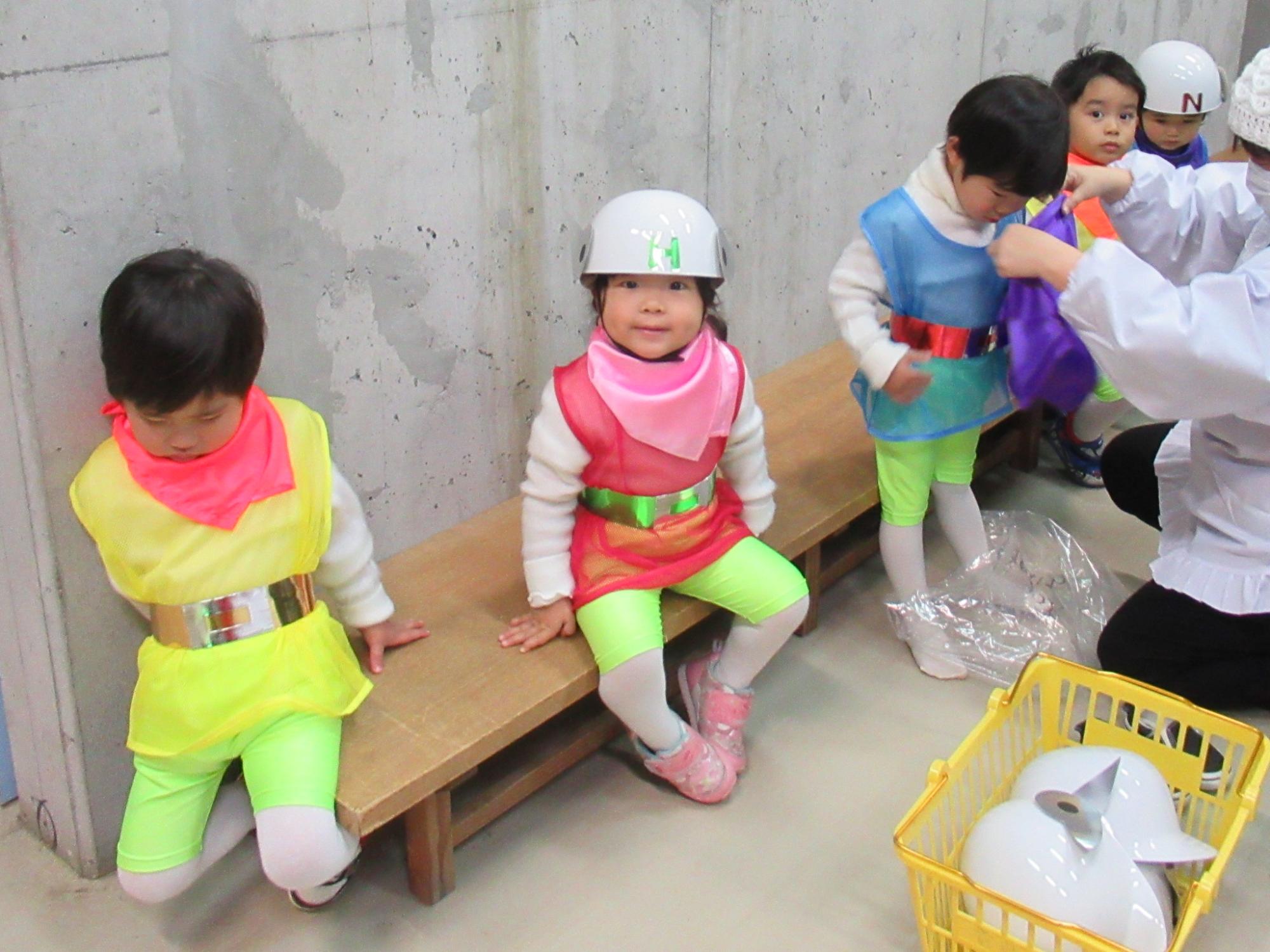2歳児踊り準備中