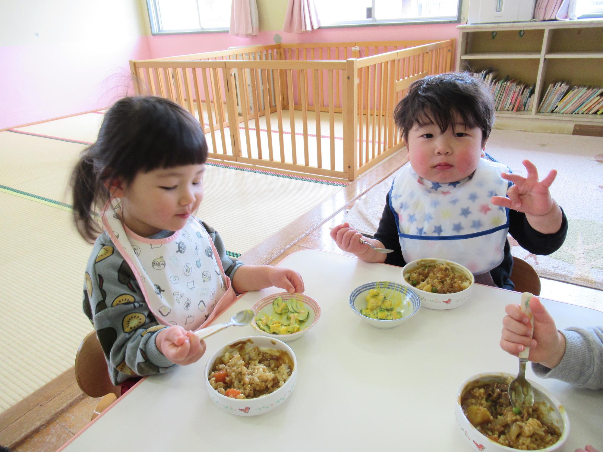 美味しい顔の1歳児