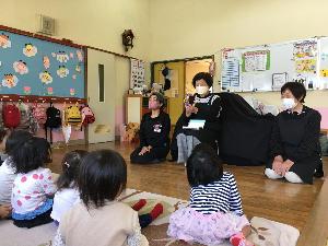 おはなしらんらんさんの読み聞かせ