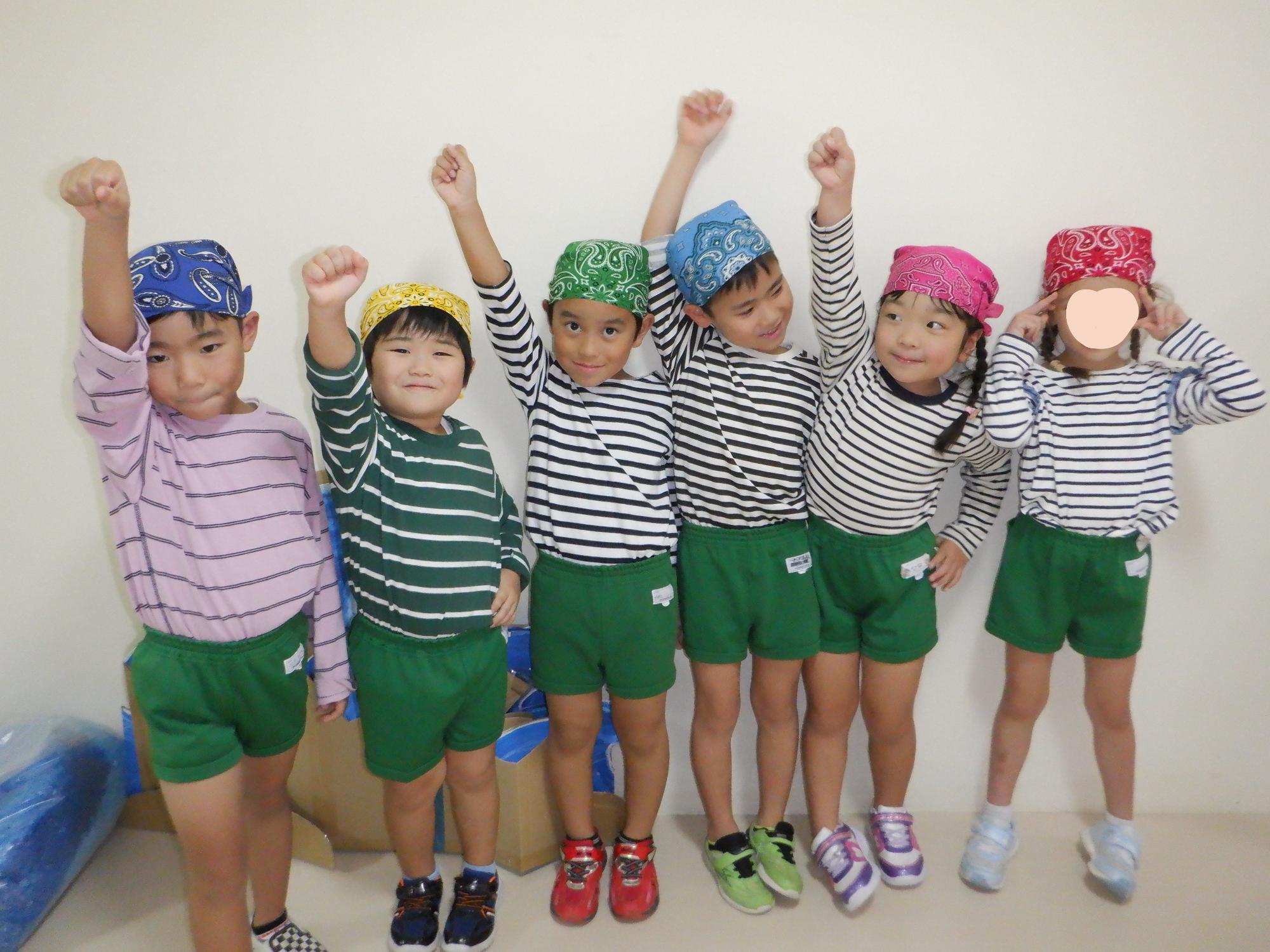 幼児音楽祭、子ども、海賊、踊り