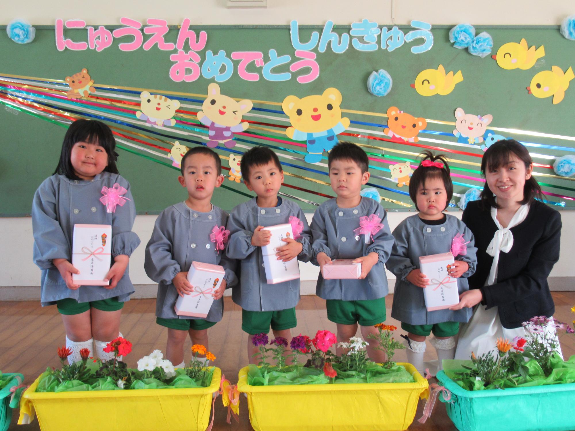 進級式、3・4歳児の写真