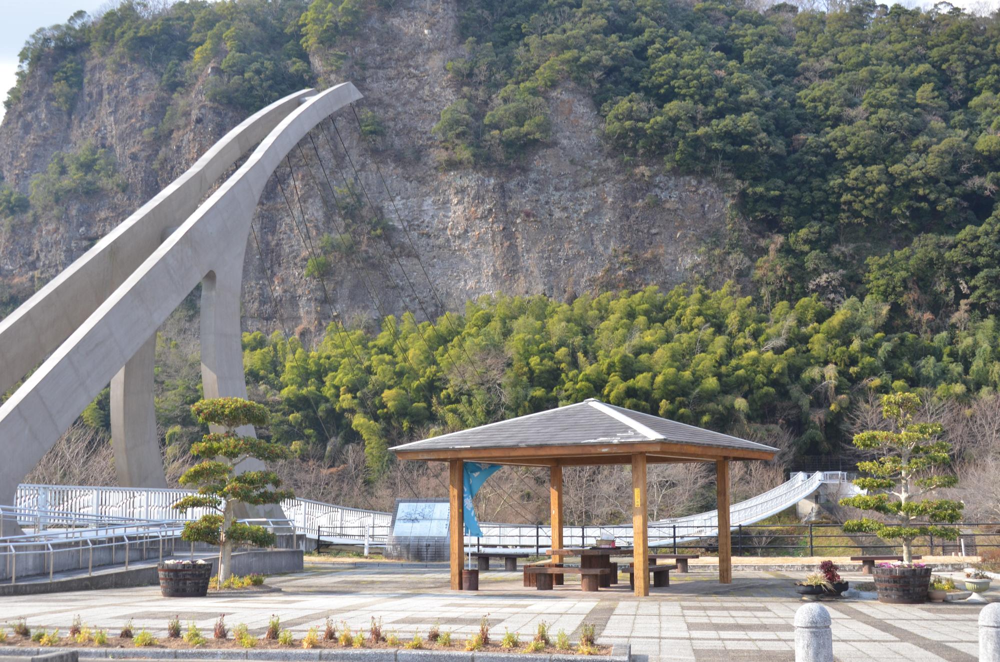 鷹栖つり橋公園