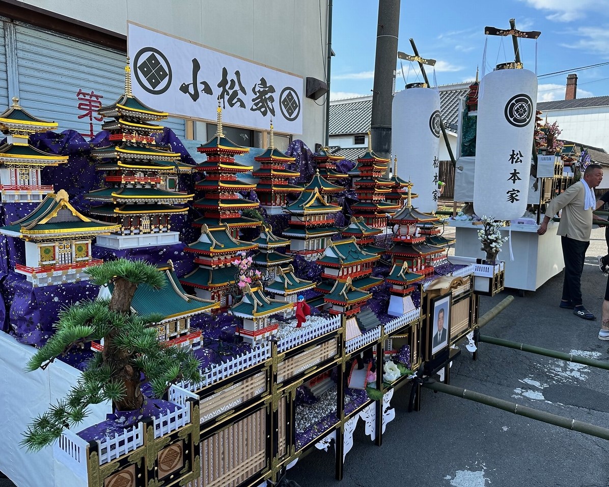 自宅前に出された御殿灯籠1