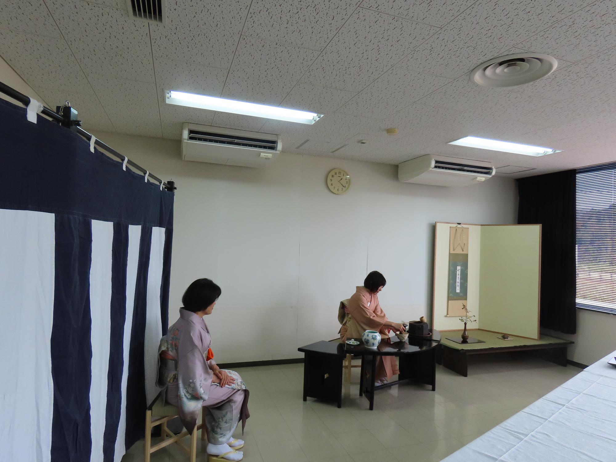 宇佐文化会館の講習室にて茶会