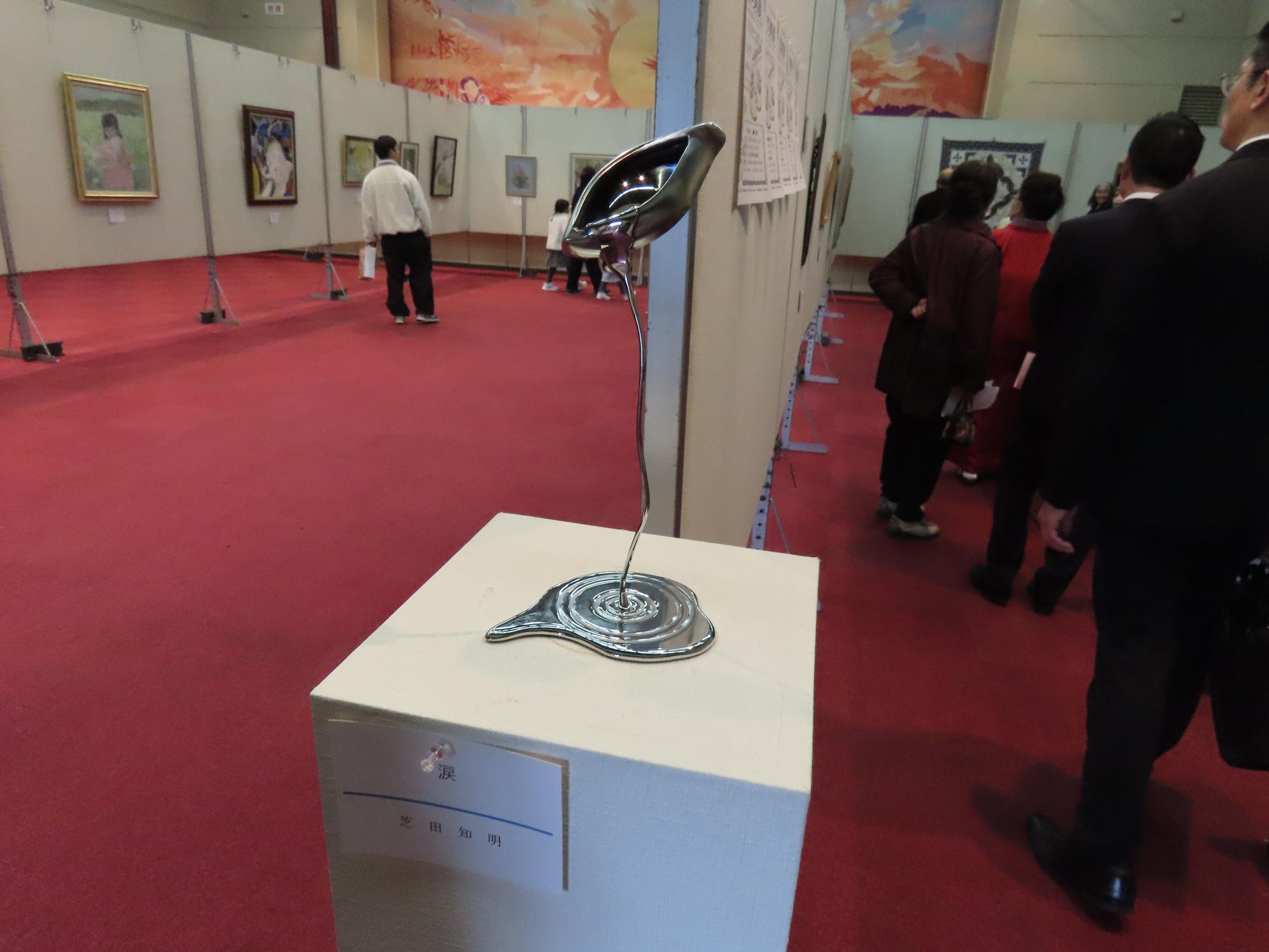 彫刻作品名は涙