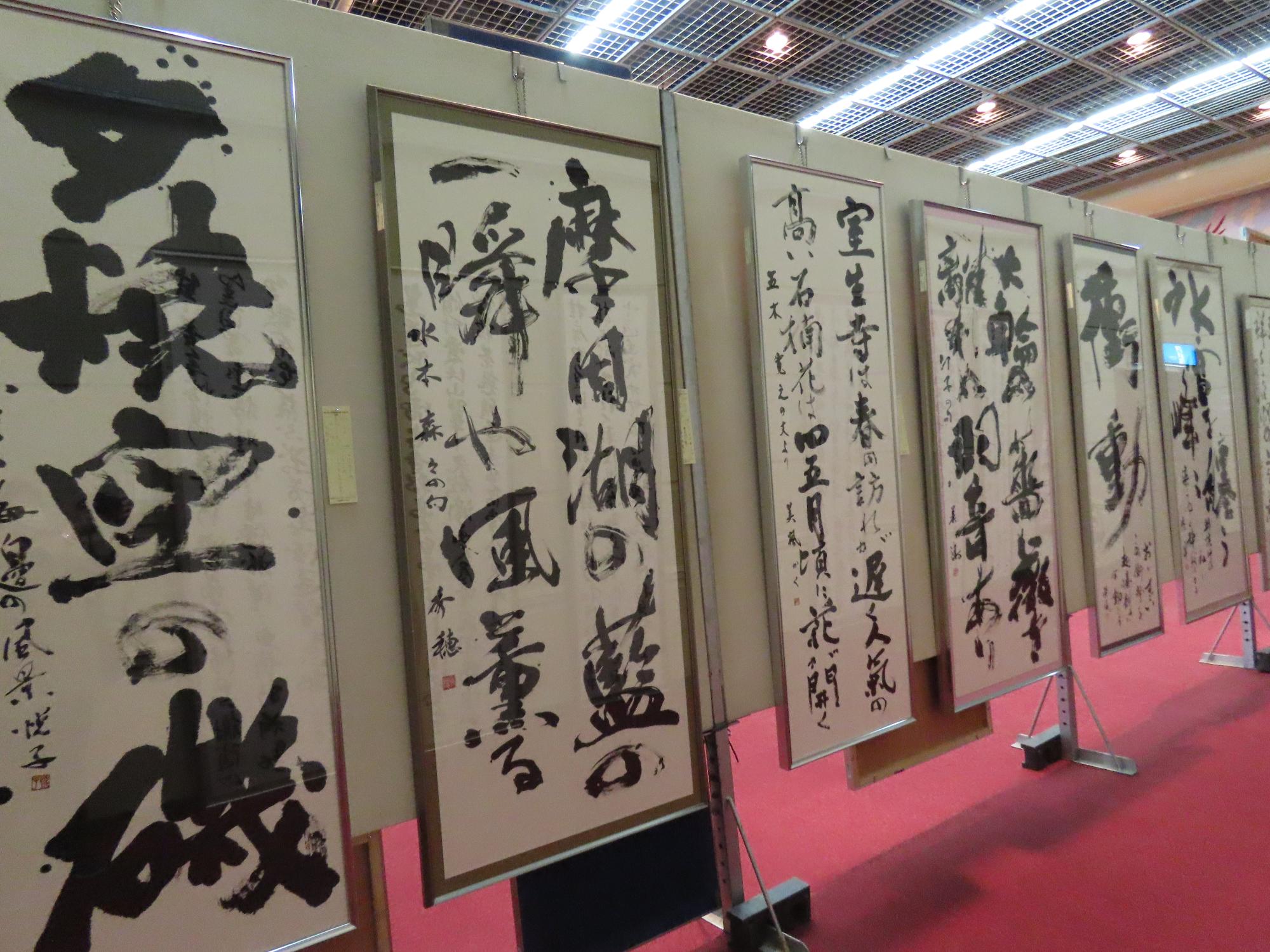 宇佐文化会館の小ホールでの書道展示